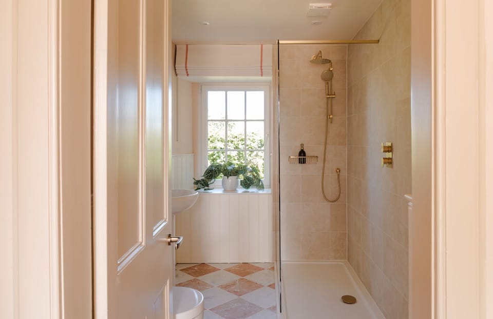 A bathroom at Isla Farmhouse, Perthshire