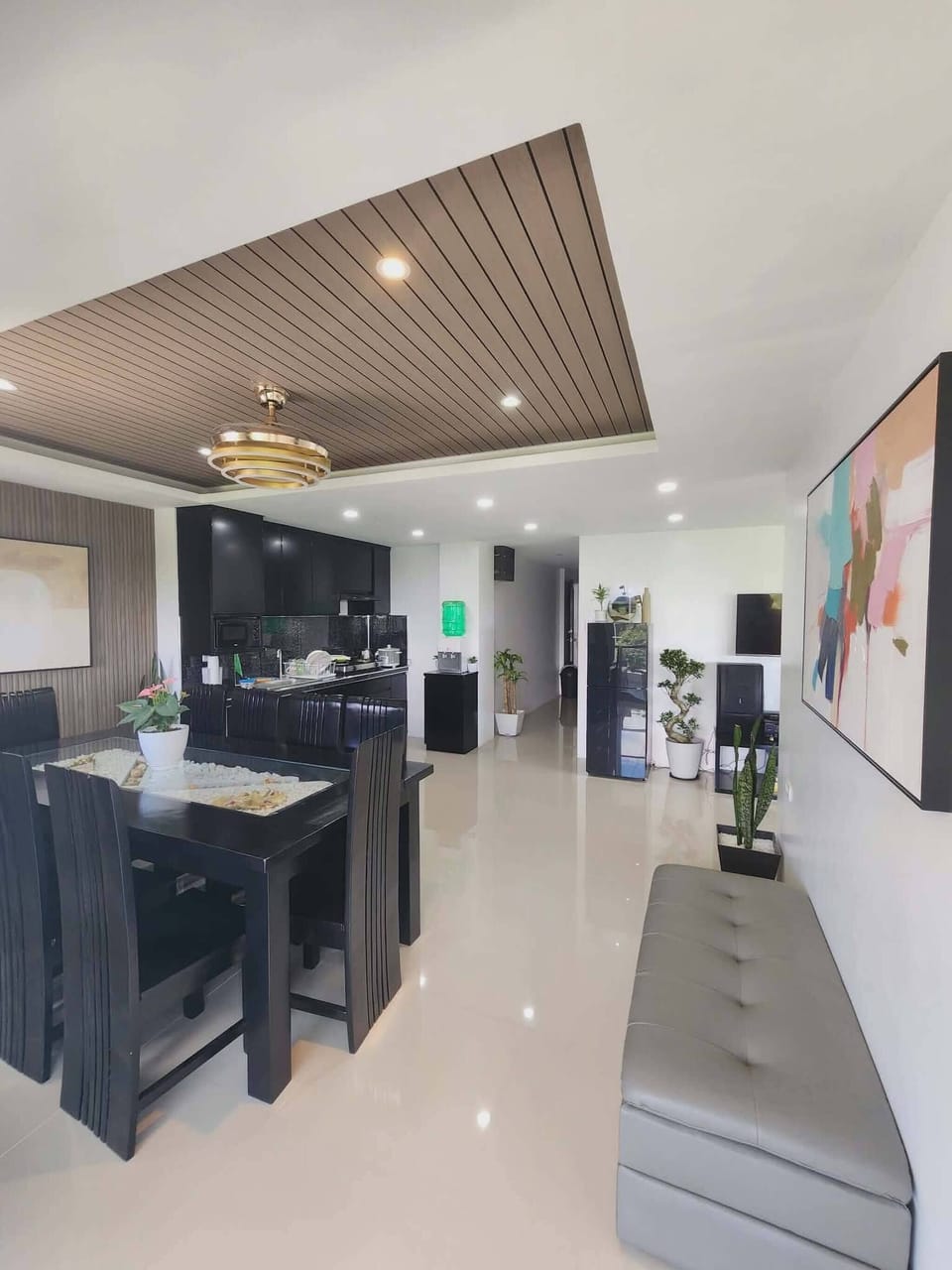 Apartment, 5 Bedrooms, Smoking, Balcony | Dining room