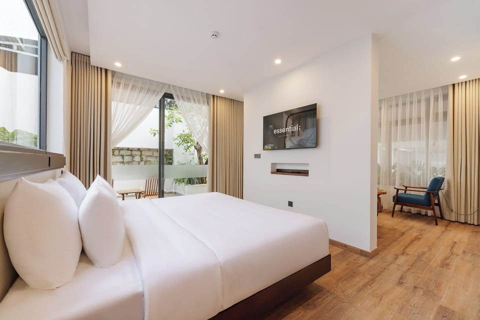 Signature Suite, Balcony, Garden View | Premium bedding, minibar (free items), desk, travel crib