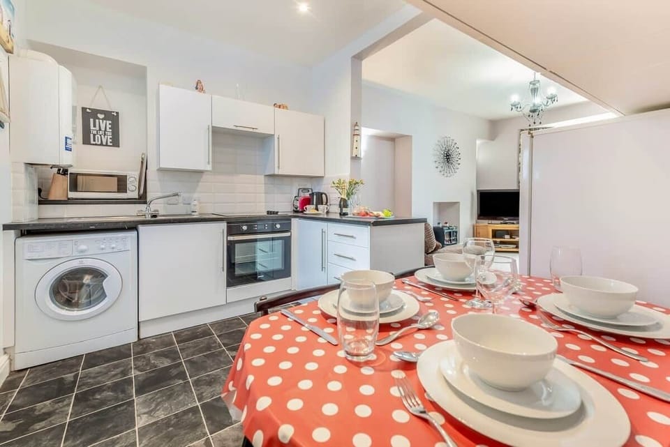 kitchen/dinner