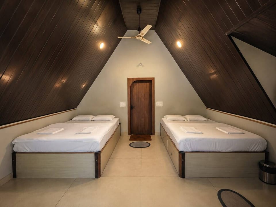 Quadruple Room | Laptop workspace, WiFi (free)