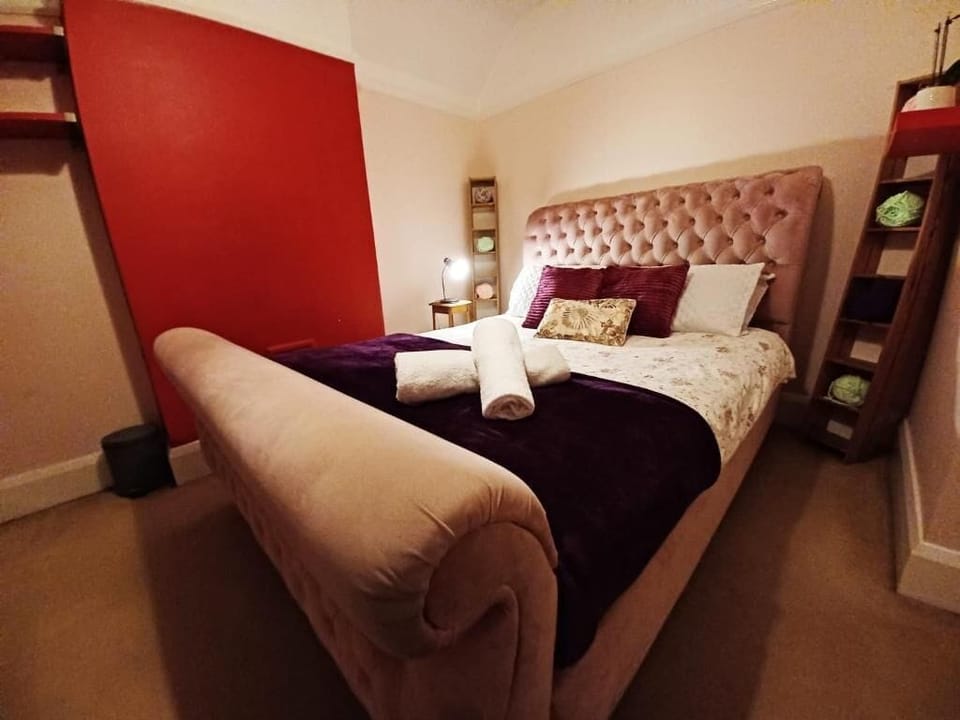Deluxe Double Room, Patio, City View | Soundproofing, iron/ironing board, WiFi (free)