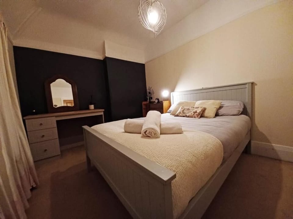Deluxe Double Room, Patio, Garden View | Soundproofing, iron/ironing board, WiFi (free)