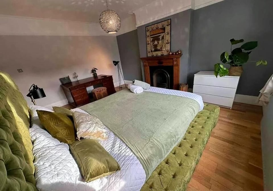 Deluxe Double Room, Patio, City View | Soundproofing, iron/ironing board, WiFi (free)