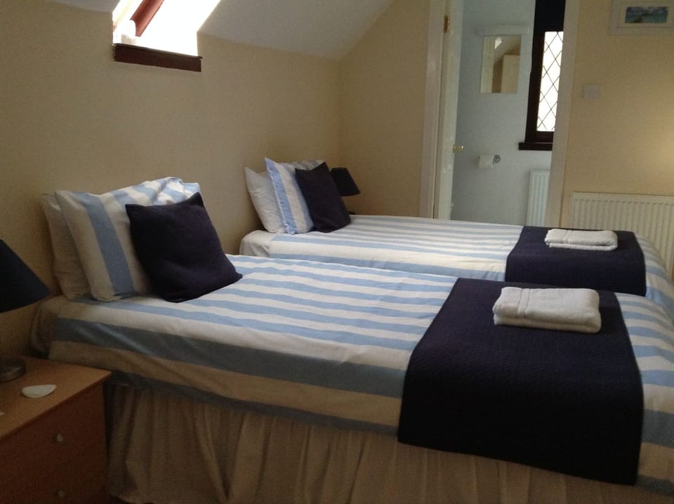 Standard Twin Room, Ensuite | Blackout drapes, free WiFi, bed sheets