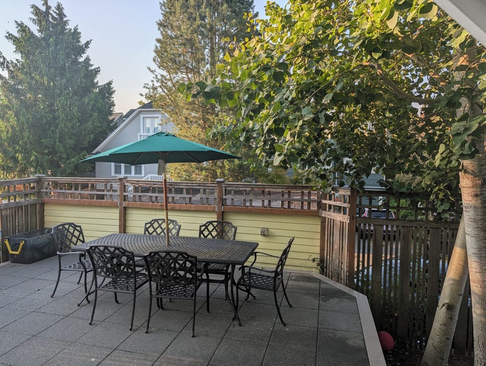 Outdoor dining