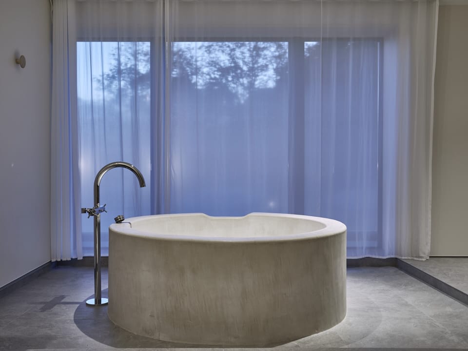 Superior Studio Suite, 1 Bedroom, Non Smoking, Pool View | Premium bedding, in-room safe, blackout drapes, soundproofing