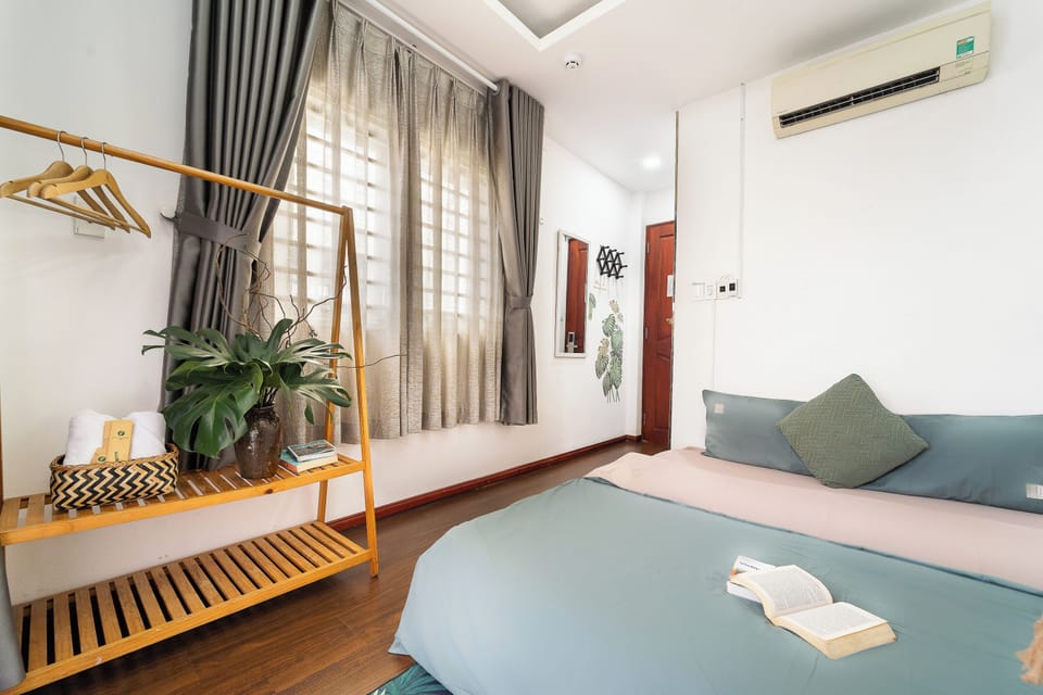 Deluxe Room | Bathroom | Shower, free toiletries, hair dryer, soap