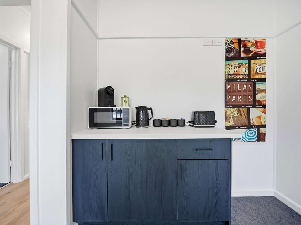 Studio 2 | Kitchenette & Seating Area