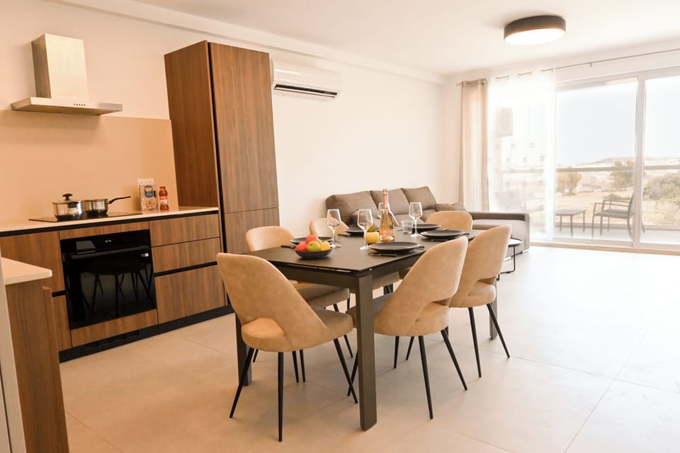 Standard Apartment, 3 Bedrooms, Balcony (Pool And Sea - Modern Apart Sannat) | Dining