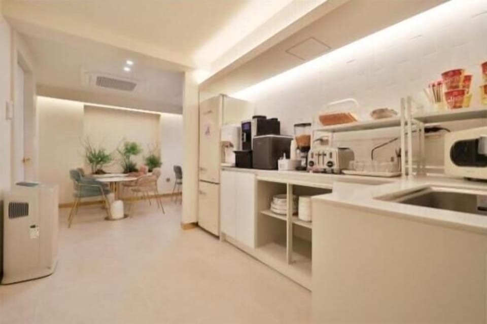 Shared fridge, shared microwave