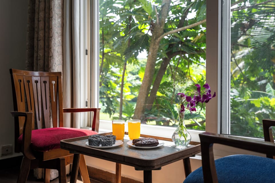 Comfort Villa, 4 Bedrooms, Kitchen, Pool View | Interior