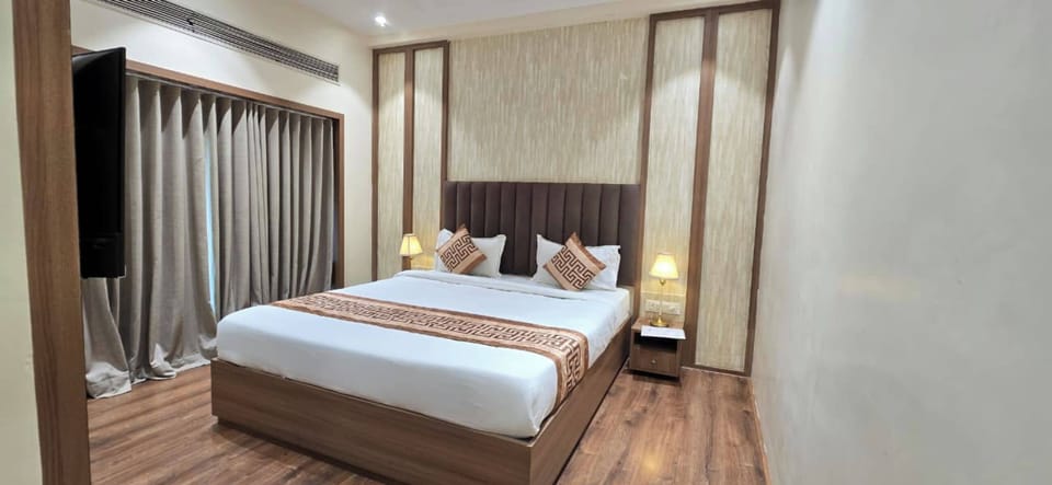 Suite, City View