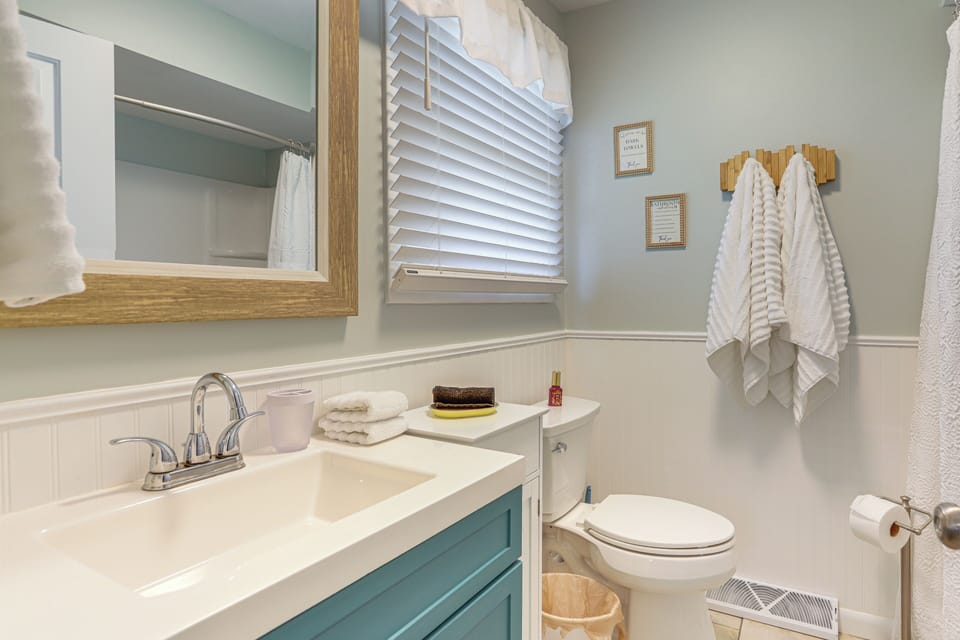 En-Suite Bathroom | 1st Floor