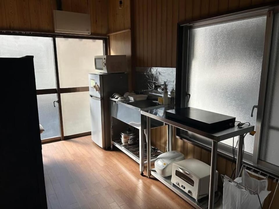 Full-size fridge, microwave, stovetop, cookware/dishes/utensils