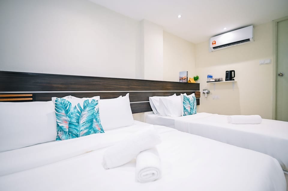 Deluxe Triple Room | Iron/ironing board, WiFi (free)