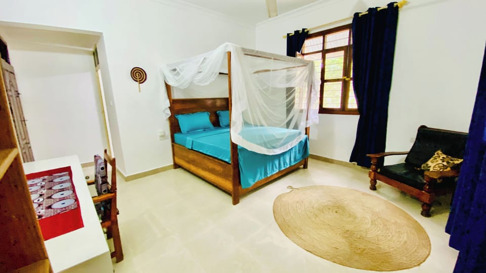 Classic Double Room | Desk