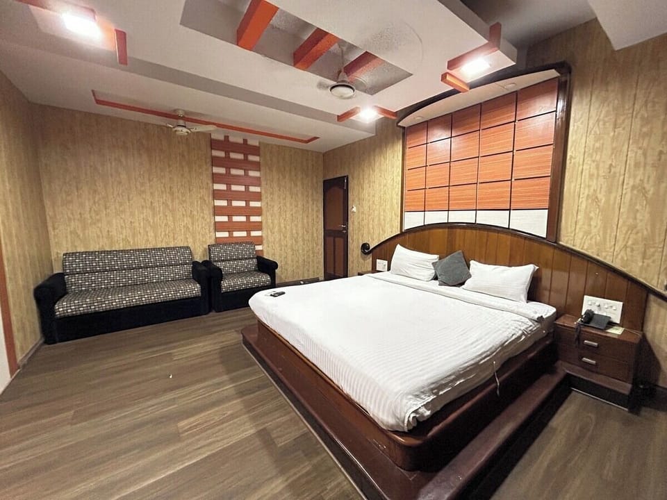 WiFi (free), bed sheets