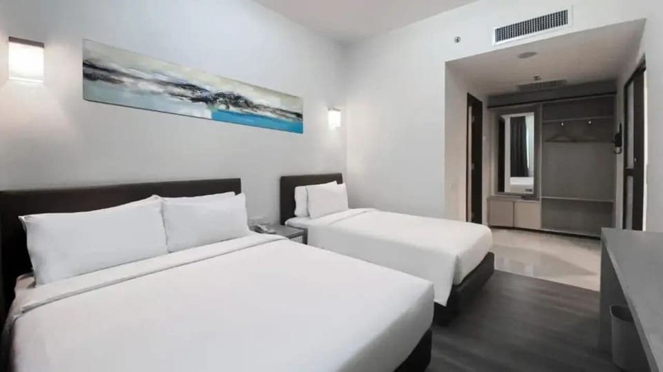 Classic Triple Room | Desk, laptop workspace, WiFi (free)