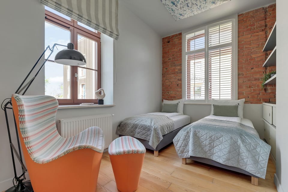 Deluxe Apartment | Premium bedding, iron/ironing board, cribs (surcharge), WiFi (free)
