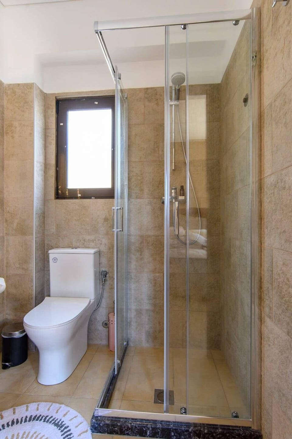 Comfort Twin Room, Mountain View | Bathroom | Shower, free toiletries, hair dryer (on request), towels