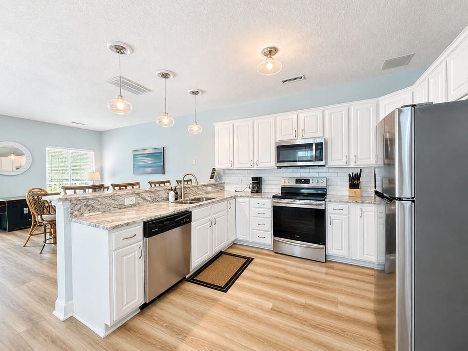 Bright, Spacious Kitchen