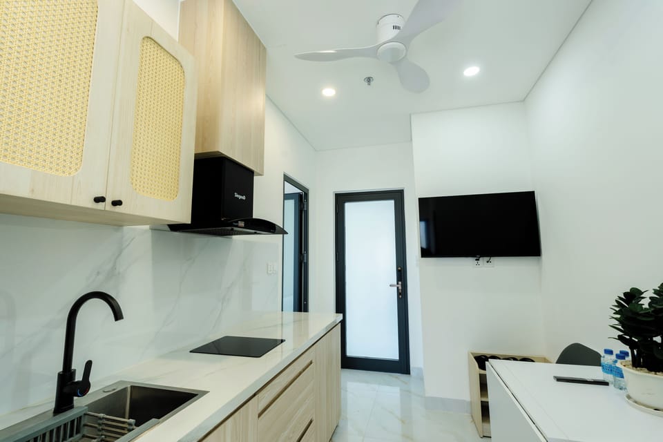 Apartment, 2 Bedrooms, Balcony, City View | Desk, WiFi (free), bed sheets