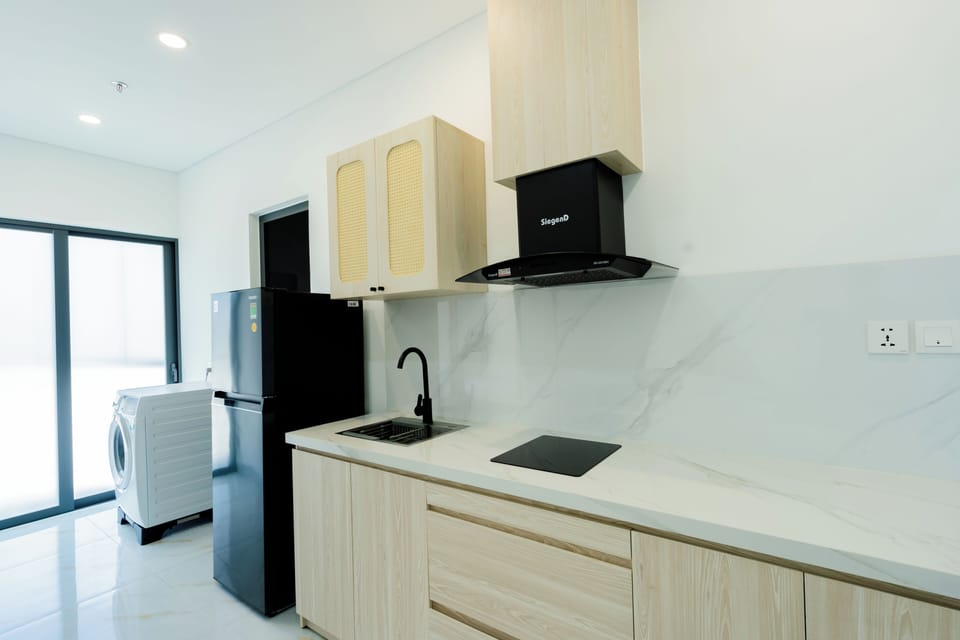 Apartment, 2 Bedrooms, Balcony, City View | Private kitchen | Dining table