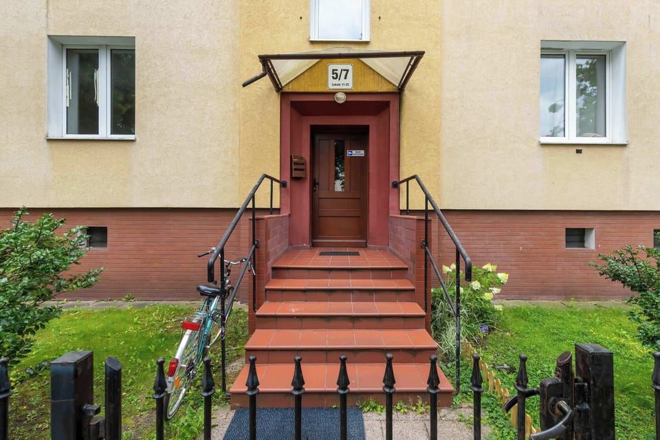 Enjoy easy access to the city's attractions from this well-located building.