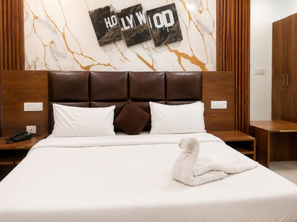 Basic Double Room | Laptop workspace, WiFi (free)