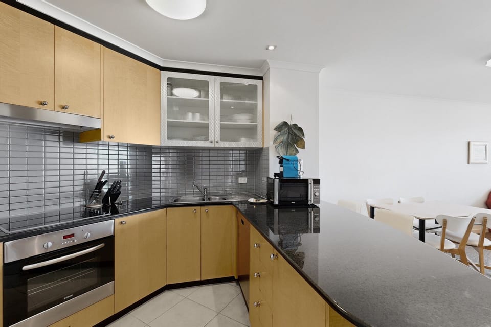 Full kitchen