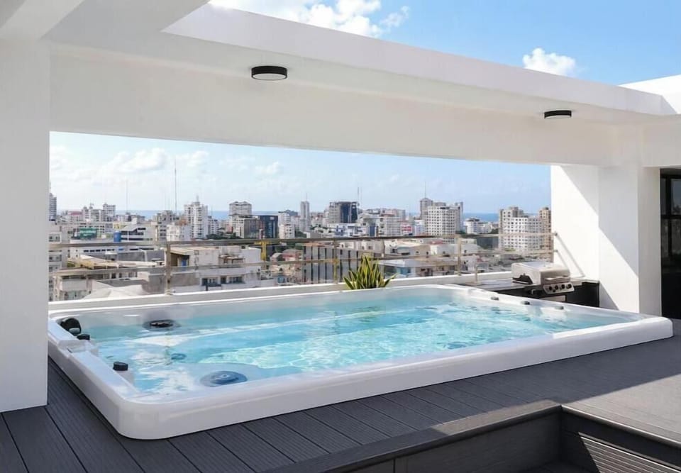 Outdoor spa tub