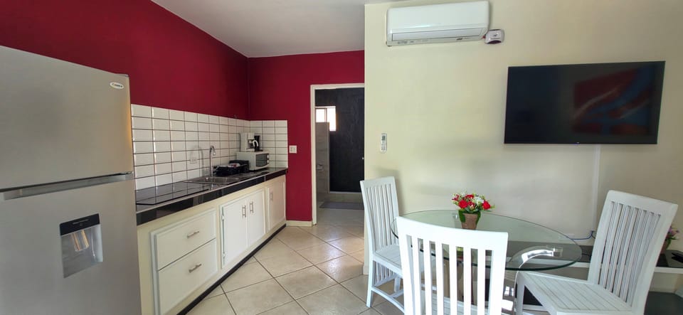 Apartment, 1 Bedroom, Patio, Garden View | Living room
