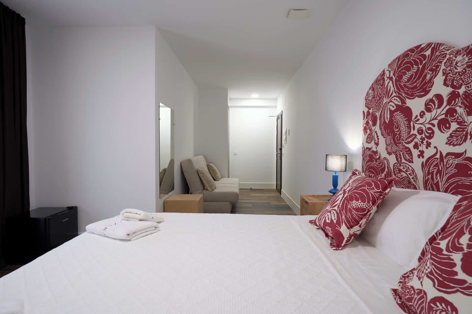 Comfort Double Room, Courtyard View | Egyptian cotton sheets, premium bedding, minibar, in-room safe