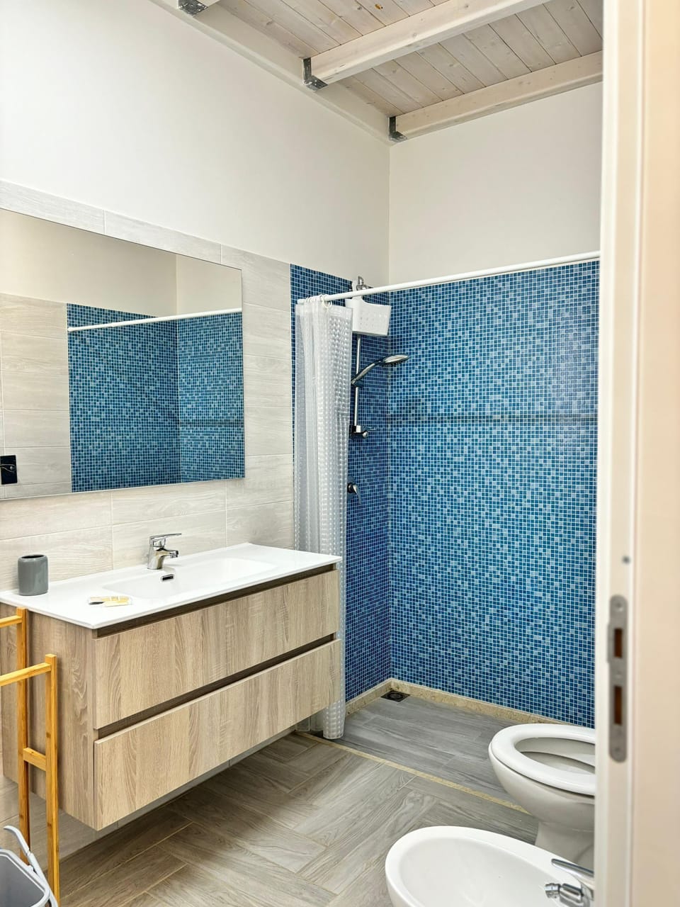 Quadruple Room | Bathroom | Shower, hair dryer, towels, toilet paper