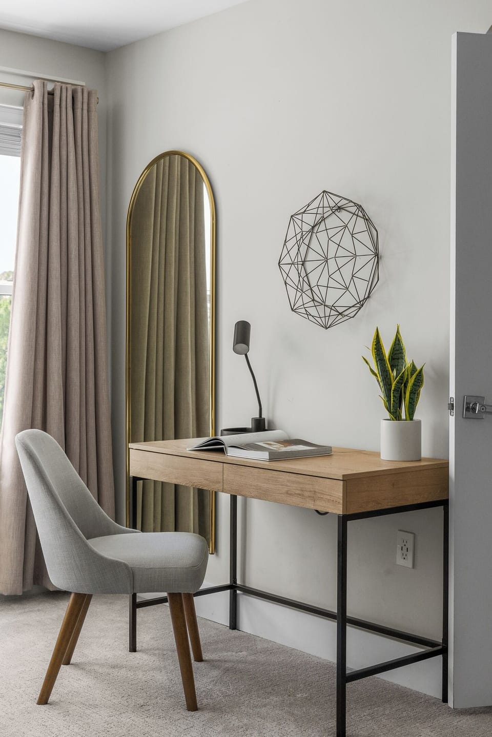 A real desk and a comfortable chair, for the mornings when work follows you to the beach.
