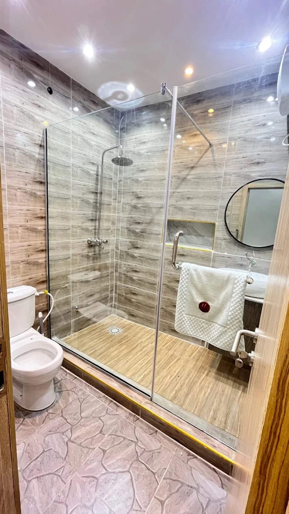 Luxury Room | Bathroom | Free toiletries, slippers, towels, soap