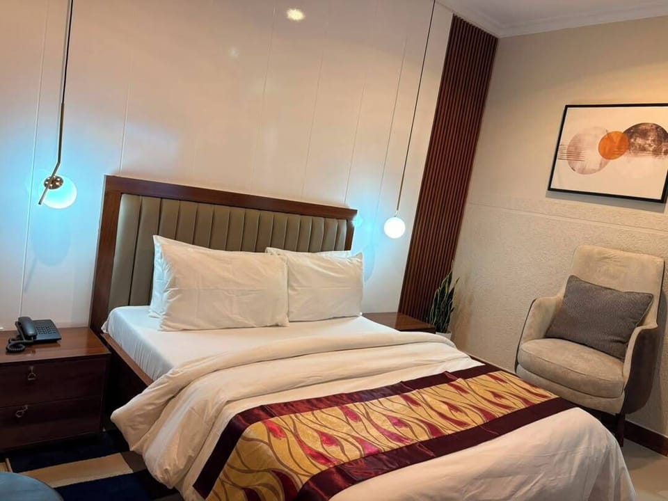 Minibar, soundproofing, iron/ironing board, WiFi (free)