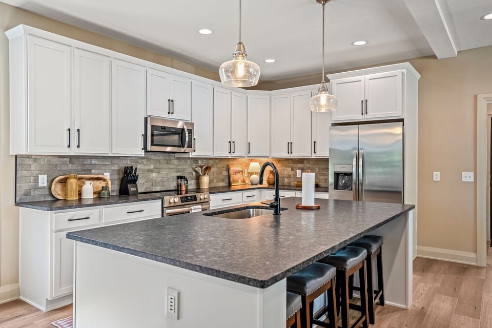 The Graduate - Cook and dine comfortably in the full kitchen with island seating. Enjoy a thoughtful welcome basket with coffee, chocolates, dishwasher pods, and helpful guide! 