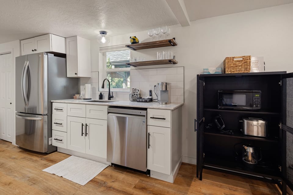 House, 2 Bedrooms | Private kitchen | Coffee/tea maker, fridge, oven