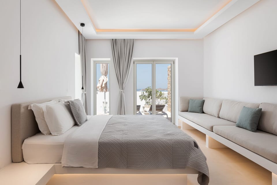 Executive Suite | Soundproofing, iron/ironing board, travel crib, WiFi (free)