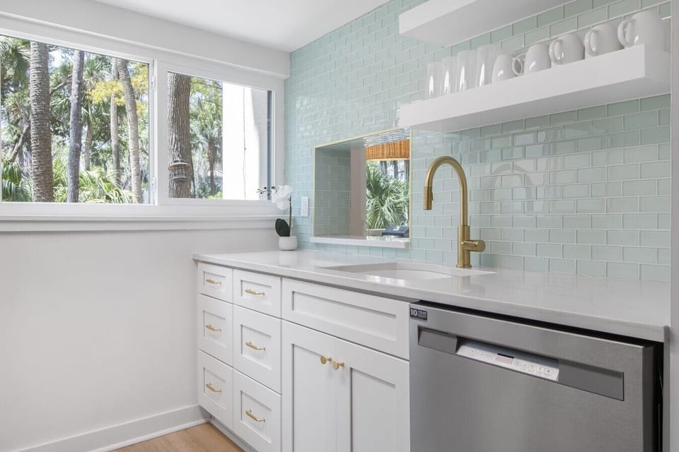 Fully Equipped Kitchen & Laundry: Convenience Meets Comfort