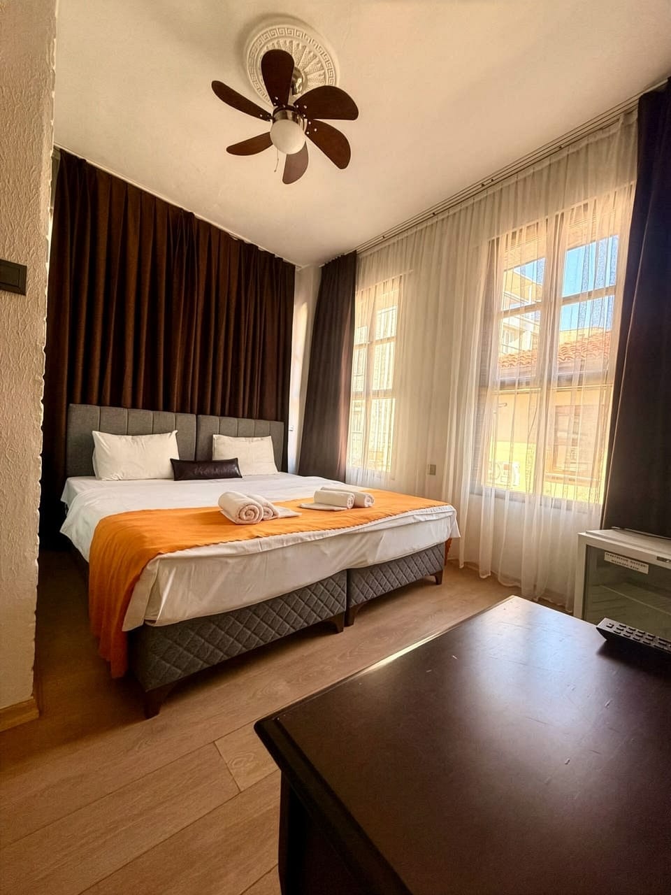 Comfort Single Room, 1 Queen Bed | Iron/ironing board (on request), WiFi (free)