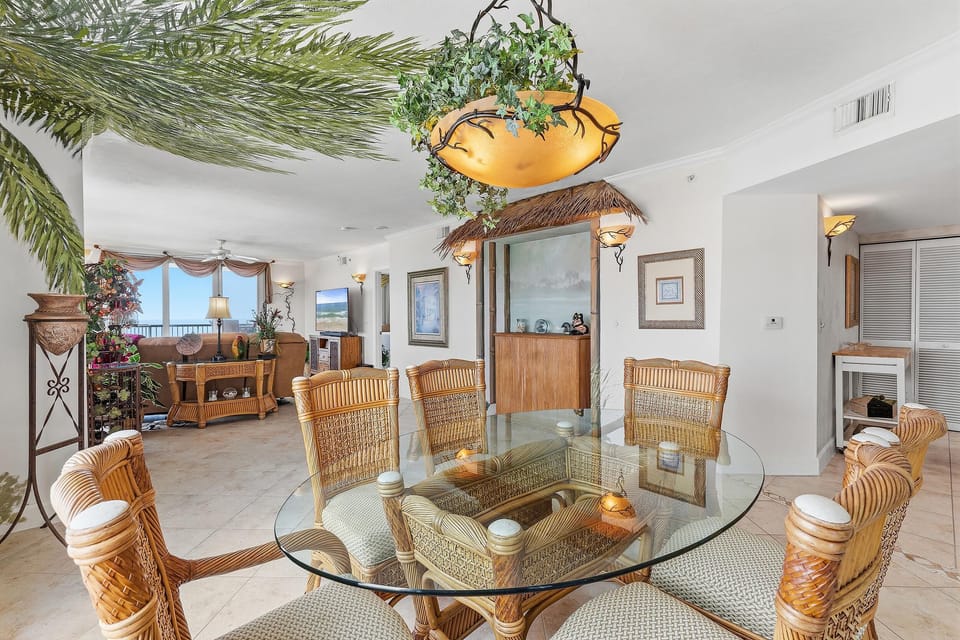 Condo, Multiple Beds (DiMucci Towers Ten 1901) | Dining