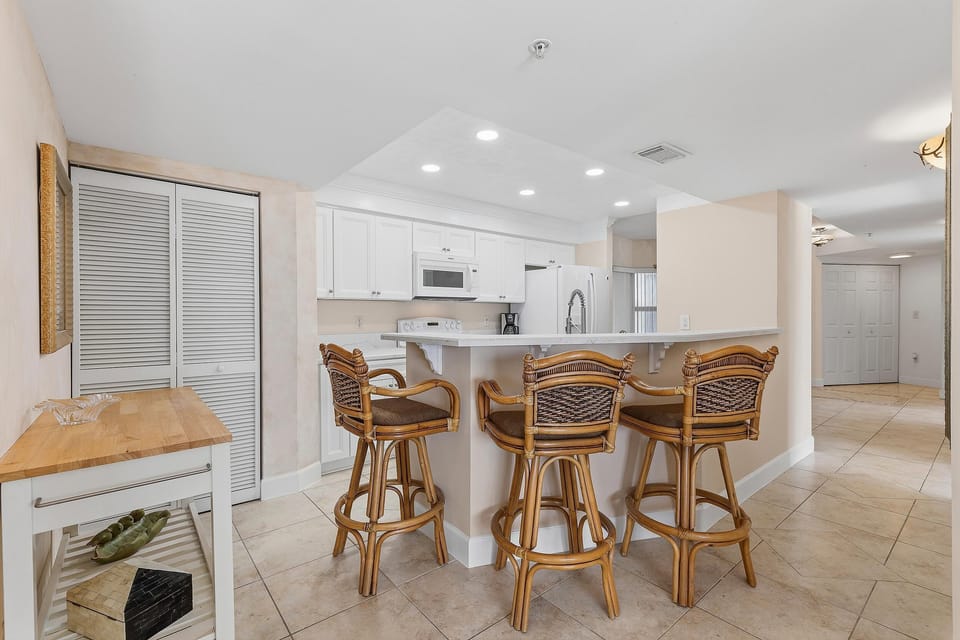 Condo, Multiple Beds (DiMucci Towers Ten 1901) | Private kitchen