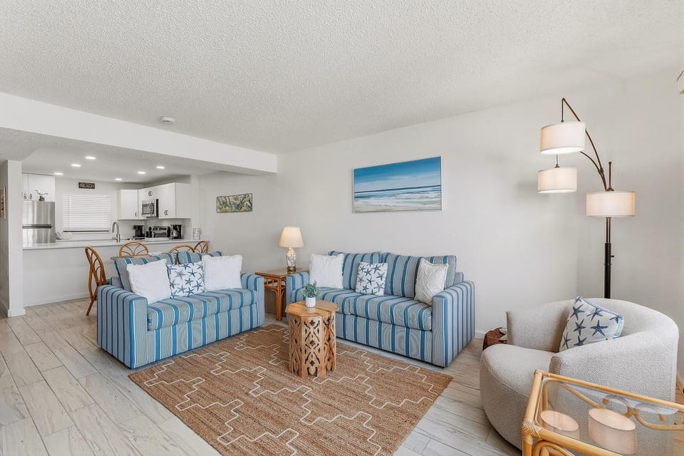 Condo, 1 King Bed with Sofa bed (Castle Reef 527) | Living area