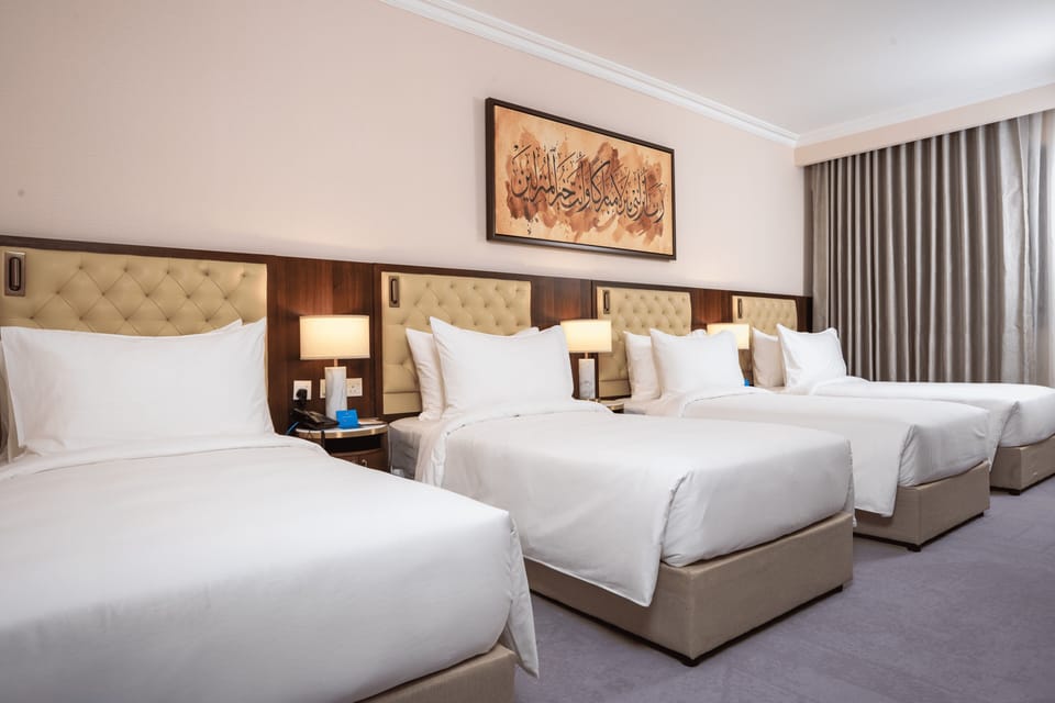 Quadruple Room | In-room safe, desk, blackout drapes, soundproofing