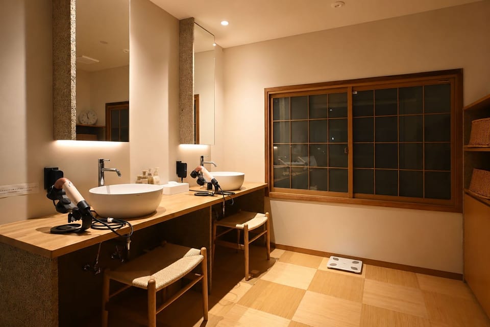 Towels, soap, shampoo, toilet paper