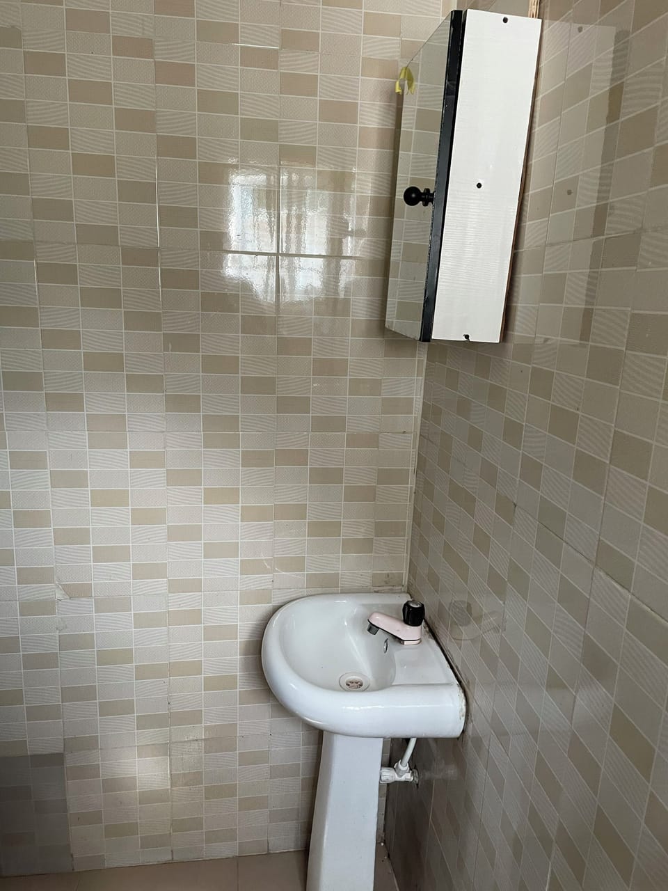 Family Apartment | Bathroom | Shower, free toiletries, towels, soap