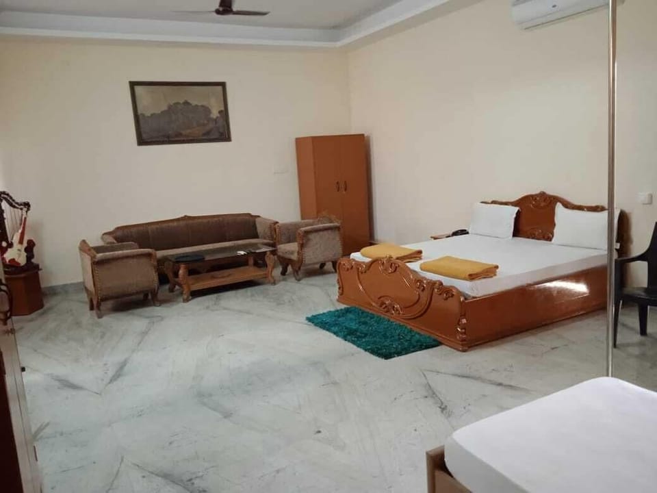 Deluxe Double Room, Balcony, Garden View | WiFi (free)